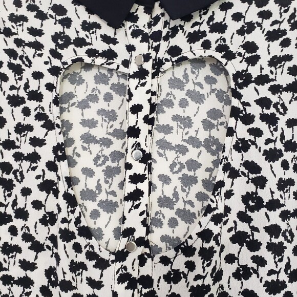 Forever 21 Long Sleeve Collared Blouse; Button Down in Back; Size Small - Picture 6 of 8